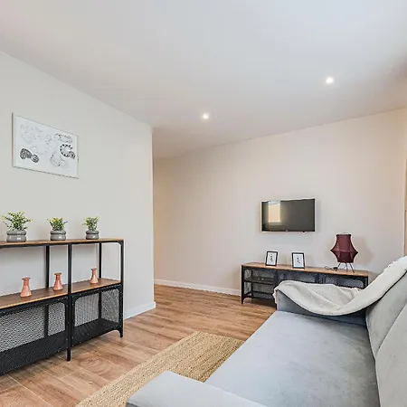 Apartman Hello So Close *