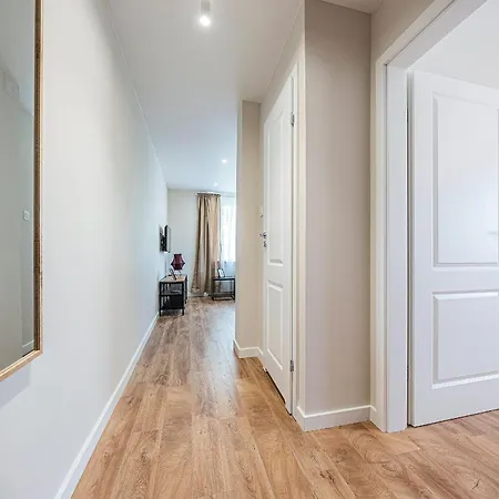 Hello So Close Apartment